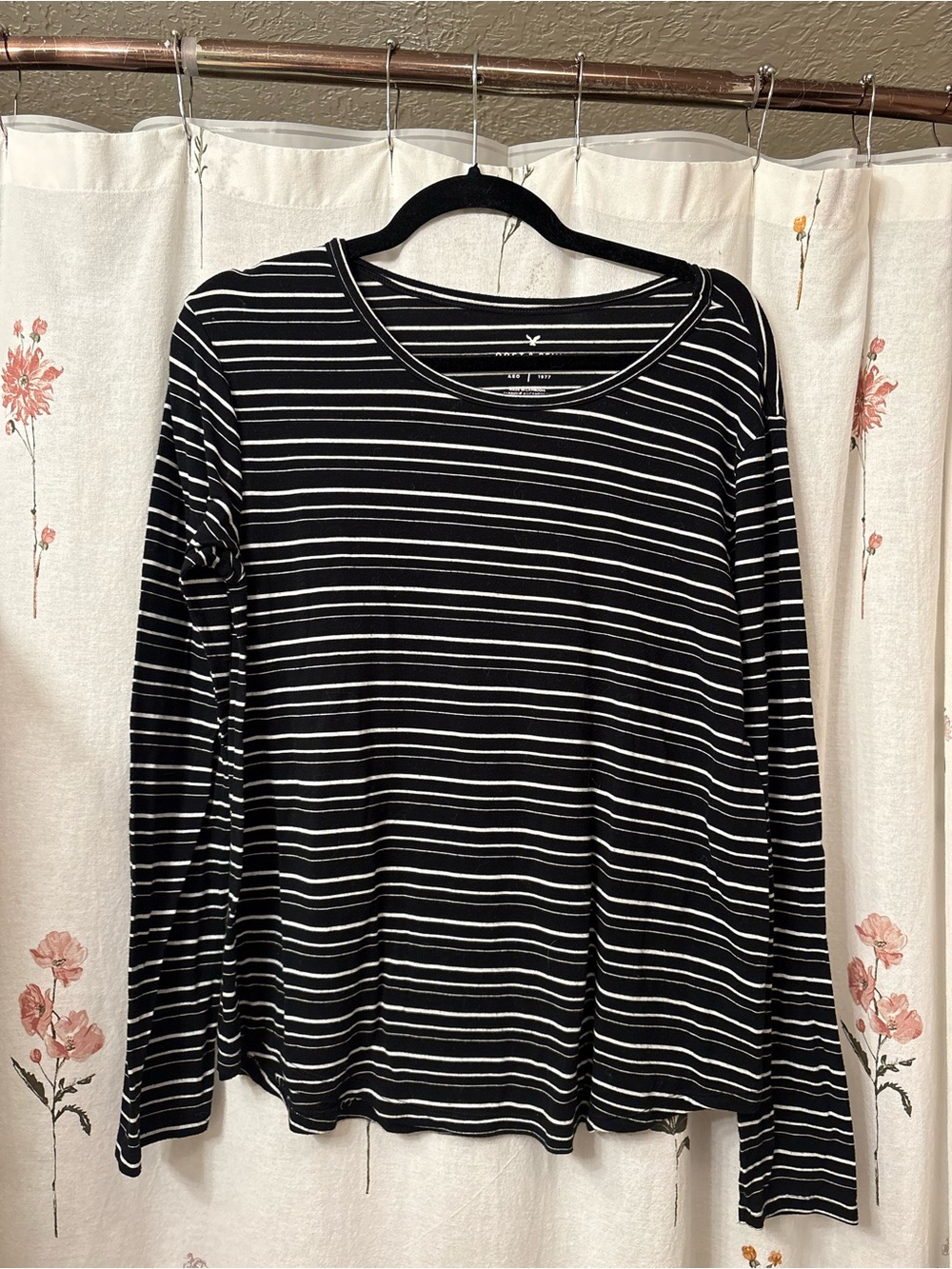 American Eagle Outfitters Black & White Striped Long-Sleeve Tee